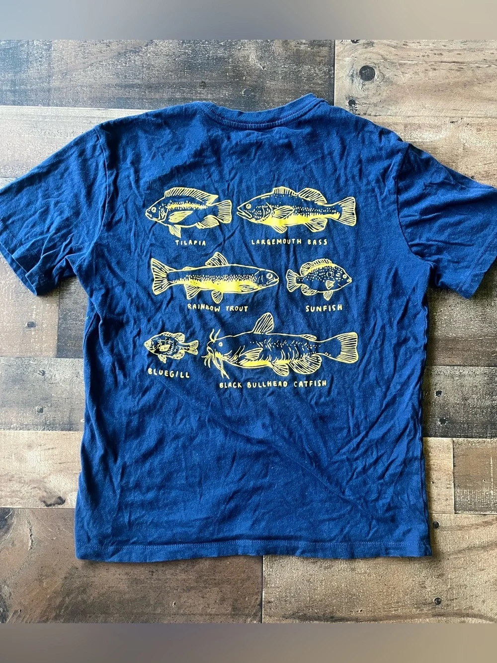 3/$15 ✨ Boy's Old Navy Graphic Fishing T‑Shirt in Navy | XL (14/16)